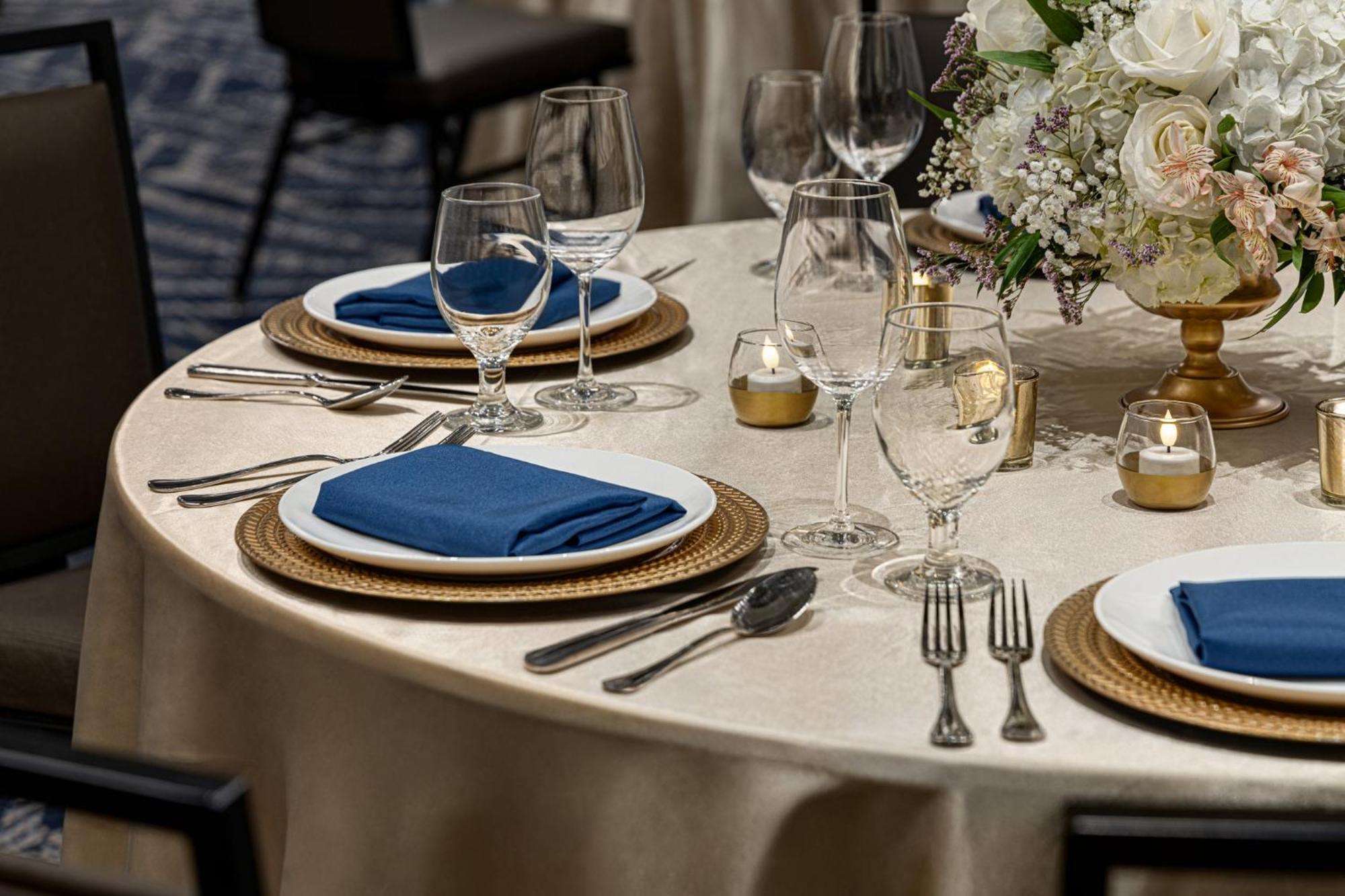 Hotel Crowne Plaza Virginia Beach-norfolk By Ihg 4*