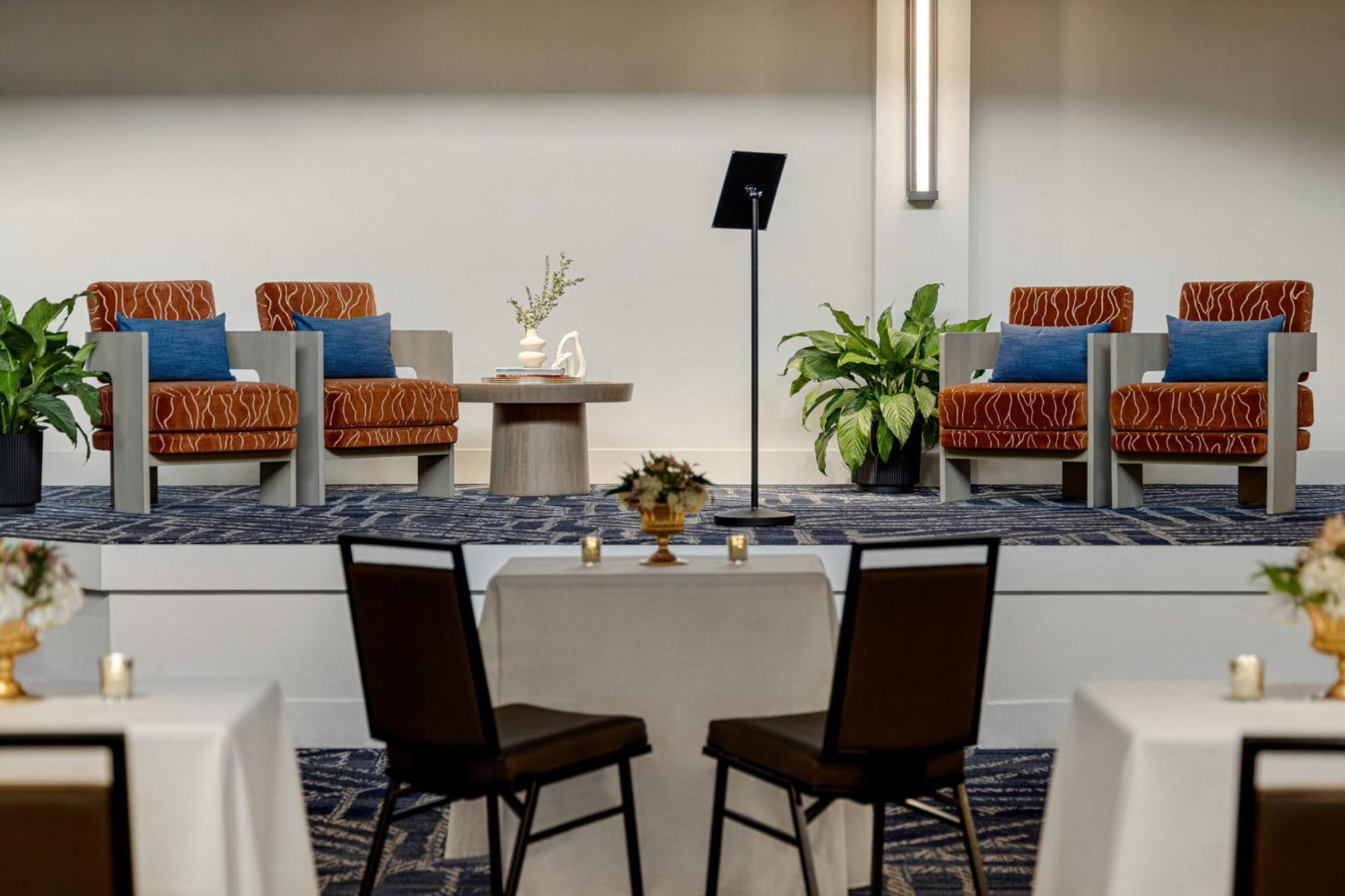 Crowne Plaza Virginia Beach-norfolk By Ihg Hotel Virginia Beach