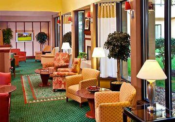 Courtyard Norfolk Hotel 3*