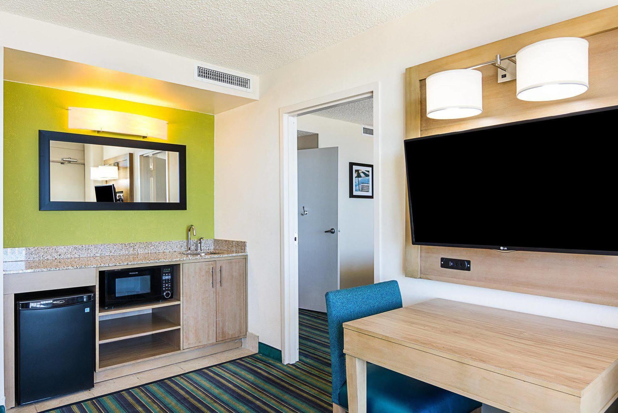 Comfort Beachfront Hotel 2*