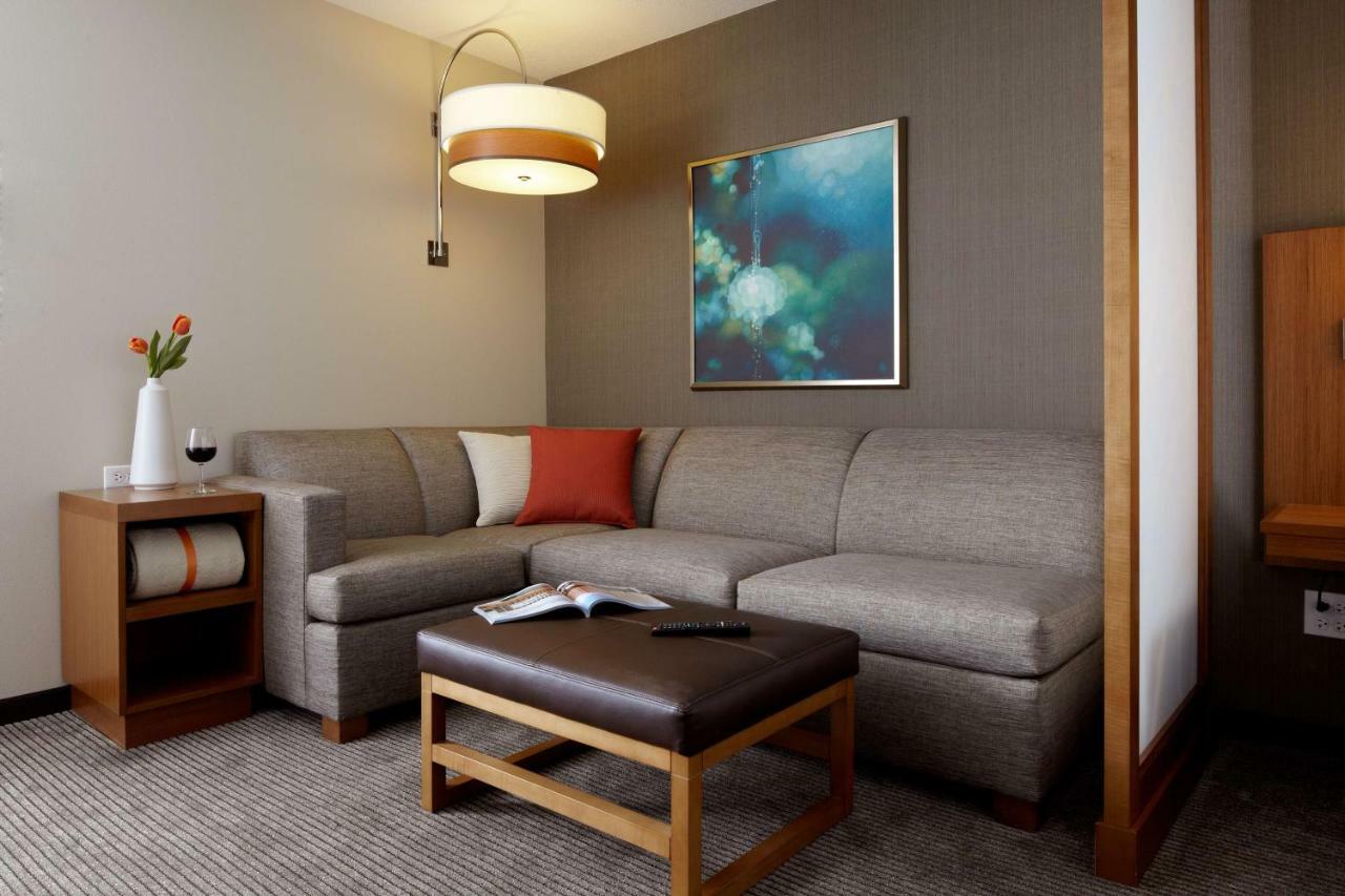 Hyatt Place Virginia Town Center 3*