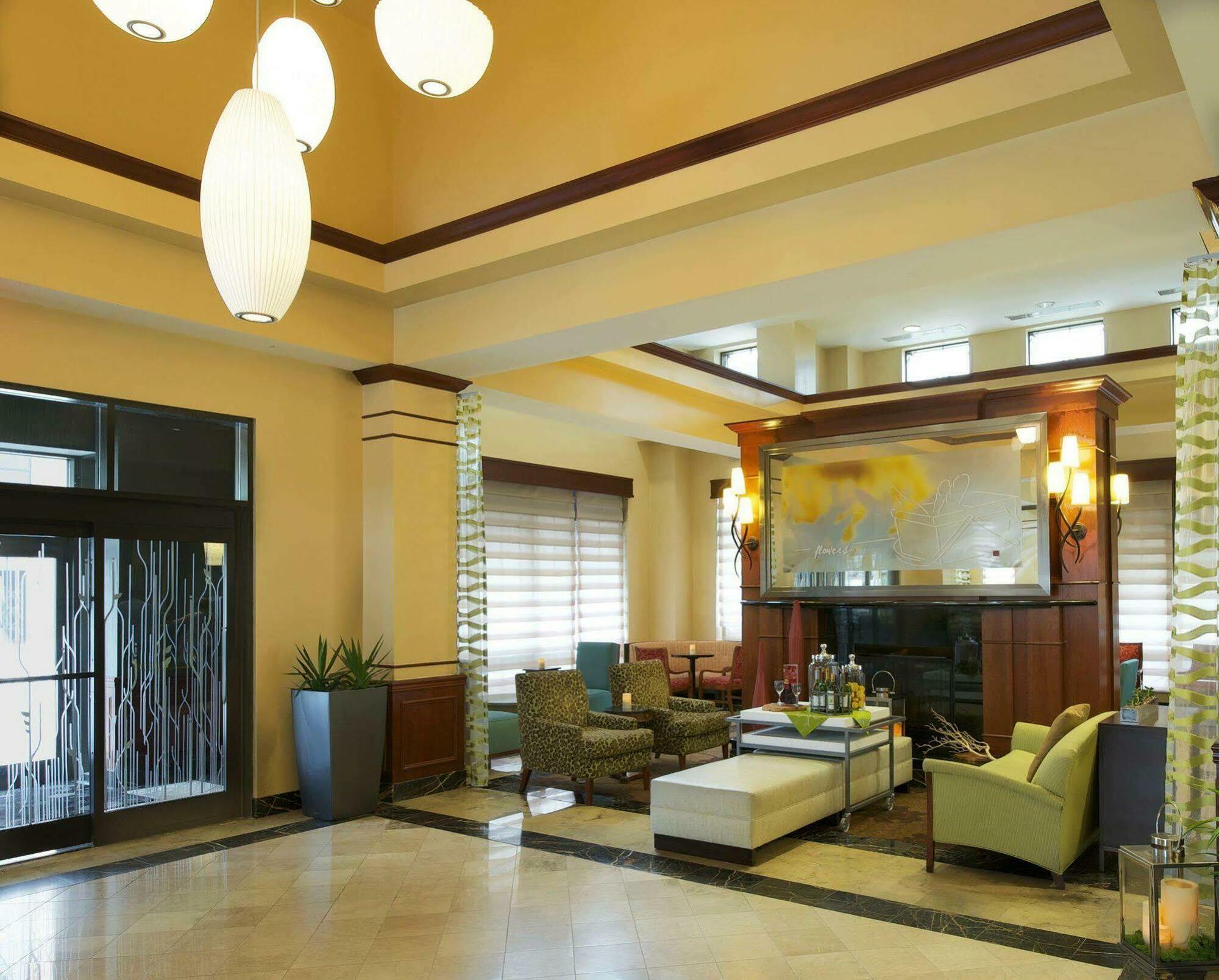 Hilton Garden Virginia Town Center 3*