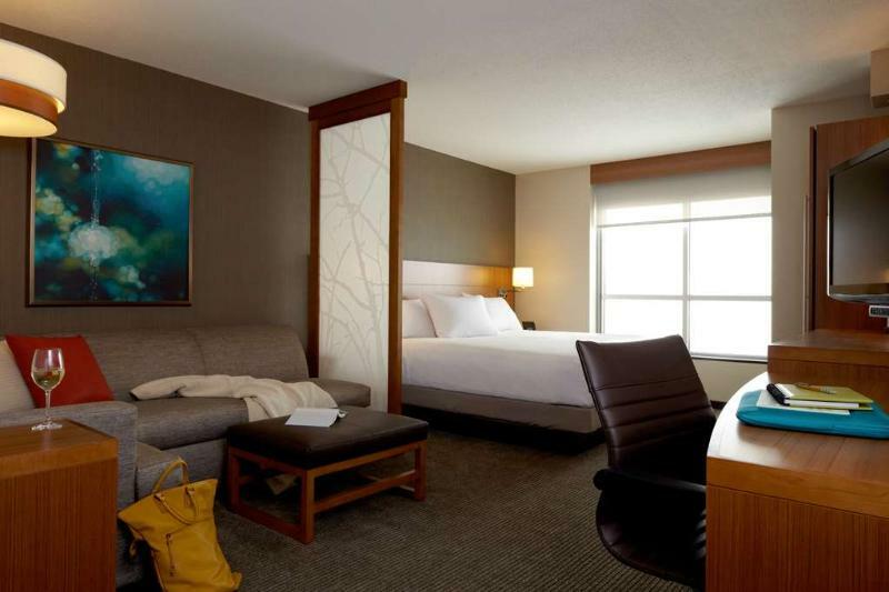 Hyatt Place Virginia Town Center 3*