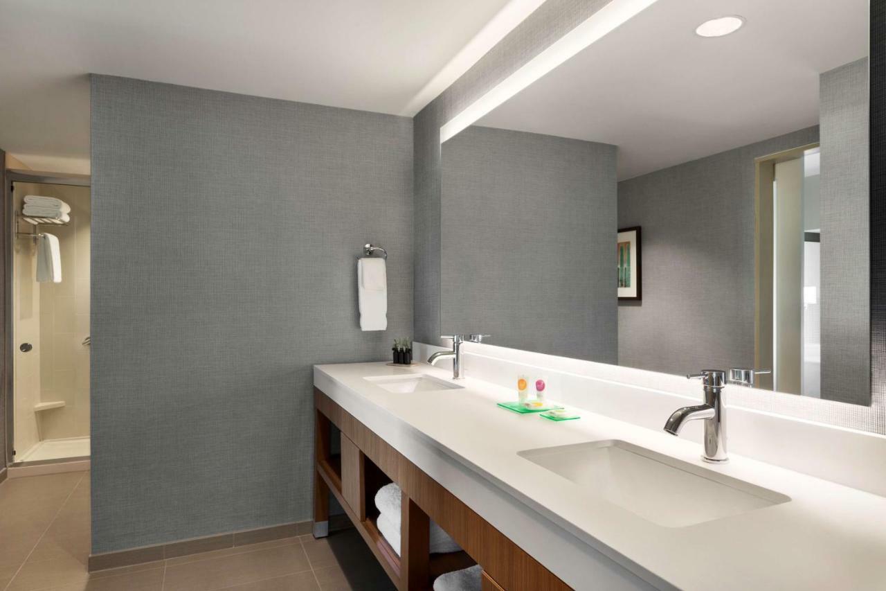 Hyatt Place Virginia Town Center 3*