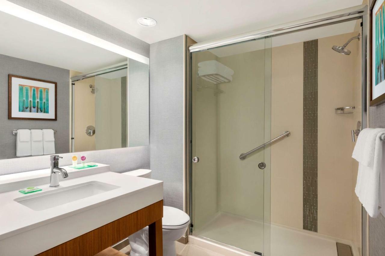 Hyatt Place Virginia Town Center Hotel 3*