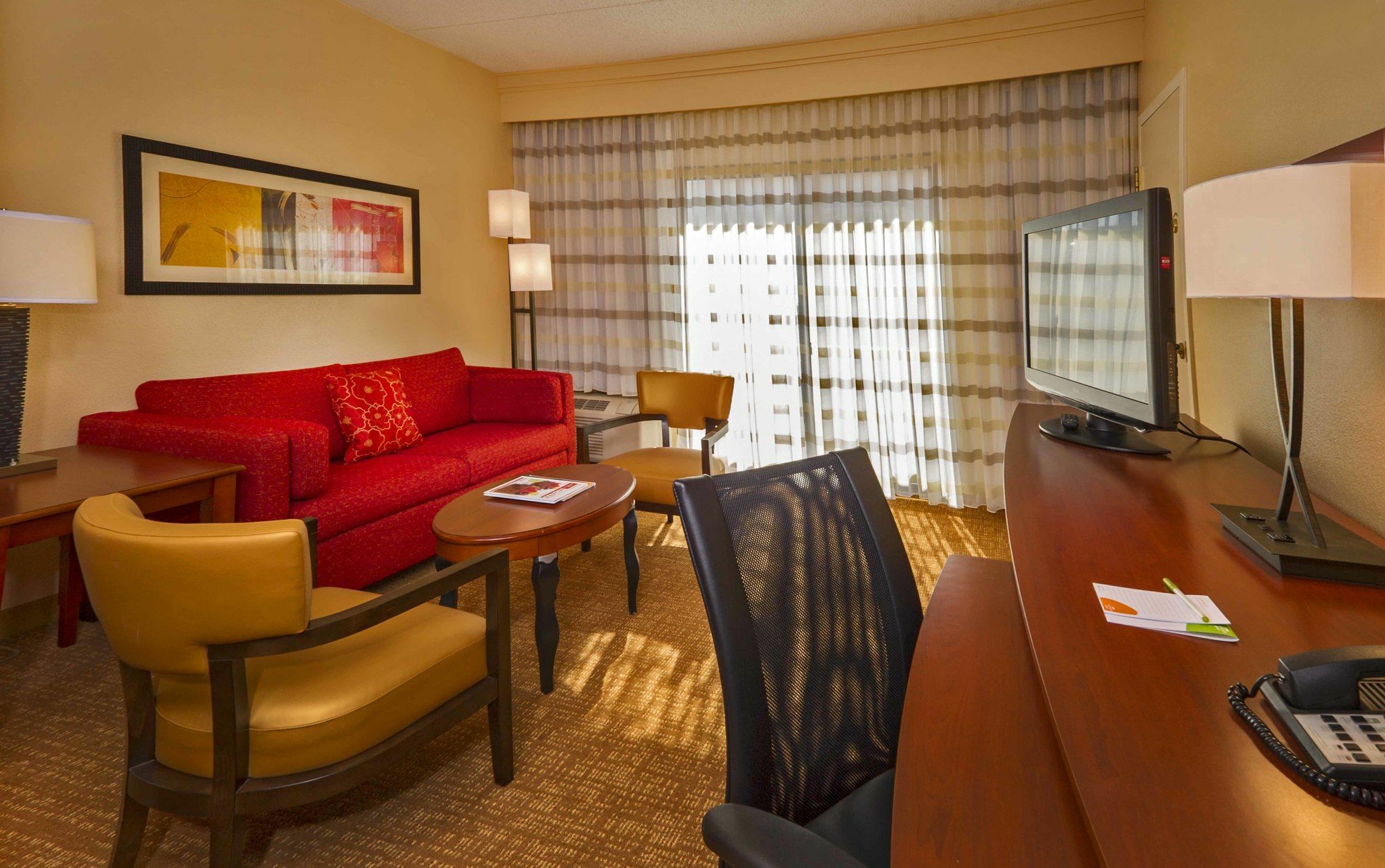 Courtyard Norfolk Hotel 3*