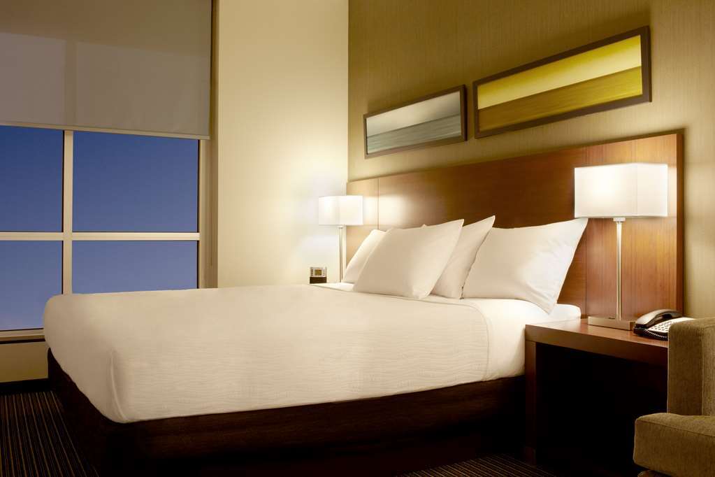 Hyatt Place Virginia Town Center 3*