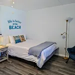 Renovated, Oceanfront Building, Boardwalk, Pool, Beach, 4 People, Cozy Studio Unit, Walk Right Out No Elevator, Kitchen, Restaurant