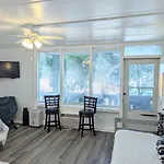 Renovated, Oceanfront Building, Boardwalk, Pool, Beach, 4 People, Cozy Studio Unit, Walk Right Out No Elevator, Kitchen, Restaurant