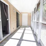 Cheerful 2 Bedroom Home Near Virginia Wesleyan
