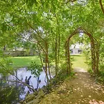 Virginia Beach Apt With Pool And Fire Pit Access!