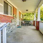 Pet-Friendly Norfolk Retreat About 7 Mi To Beach!