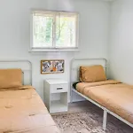 Pet-Friendly Norfolk Retreat About 7 Mi To Beach!