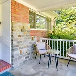Pet-Friendly Norfolk Retreat About 7 Mi To Beach!