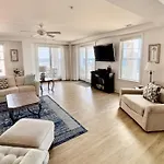 The Sanctuary - Neptune\'S Castle Penthouse B405
