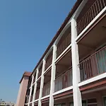 Sunshine Inn & Suites