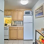 Virginia Beach Studio With Balcony And Pool View!