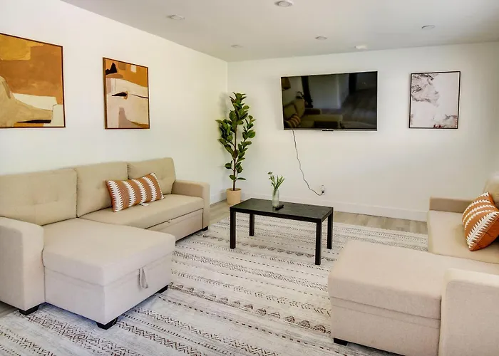 Pet-Friendly Norfolk Retreat About 7 Mi To Beach!