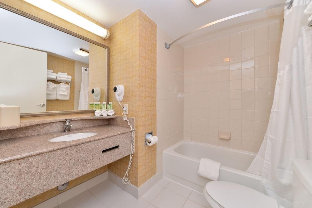 Resort Express & Va Oceanfront By Ihg Virginia Beach