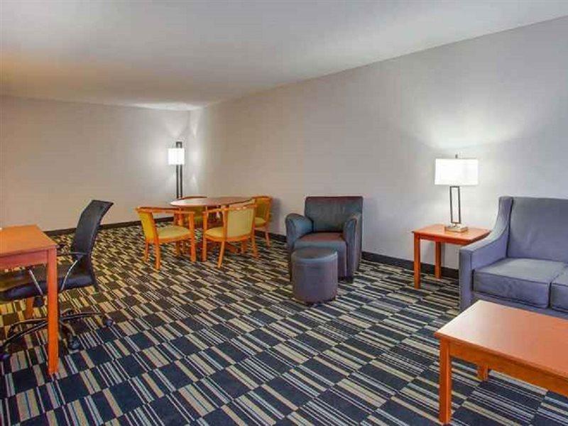 Fairfield & By Marriott Virginia Beach/norfolk Airport 2*