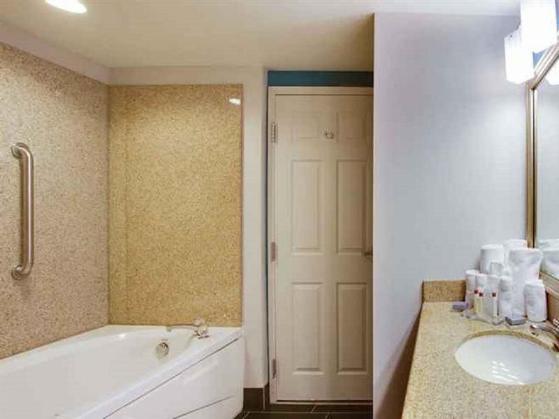 Fairfield & By Marriott Virginia Beach/norfolk Airport