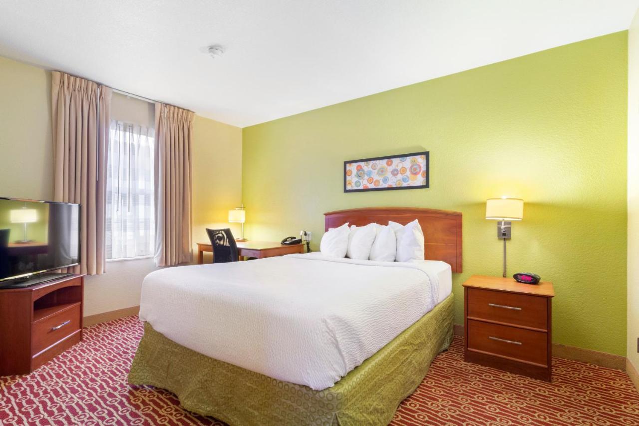 Extended America - Norfolk - Virginia 2*