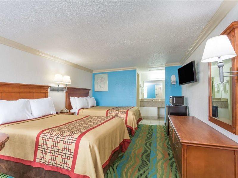 Days By Wyndham Virginia Town Center 2*