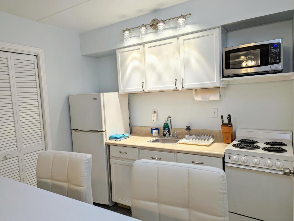 Renovated, Oceanfront Building, Boardwalk, Pool, Beach, 4 People, Cozy Studio Unit, Walk Right Out No Elevator, Kitchen, Restaurant *