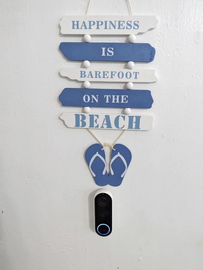 Renovated, Oceanfront Building, Boardwalk, Pool, Beach, 4 People, Cozy Studio Unit, Walk Right Out No Elevator, Kitchen, Restaurant * Virginia Beach