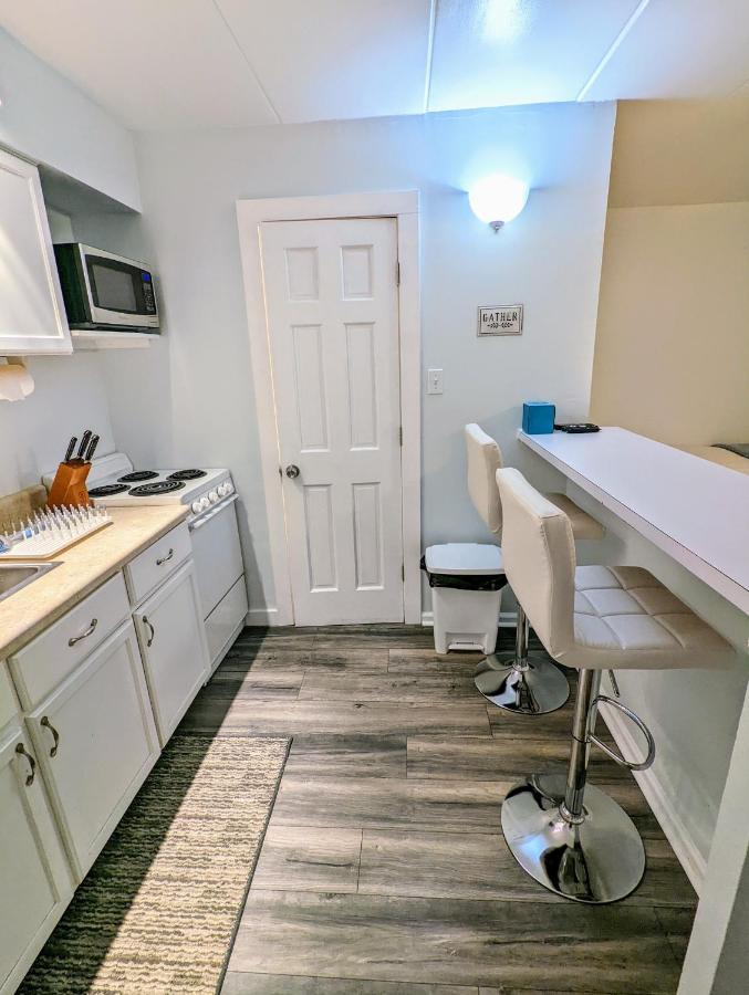 Apartment Renovated, Oceanfront Building, Boardwalk, Pool, Beach, 4 People, Cozy Studio Unit, Walk Right Out No Elevator, Kitchen, Restaurant *