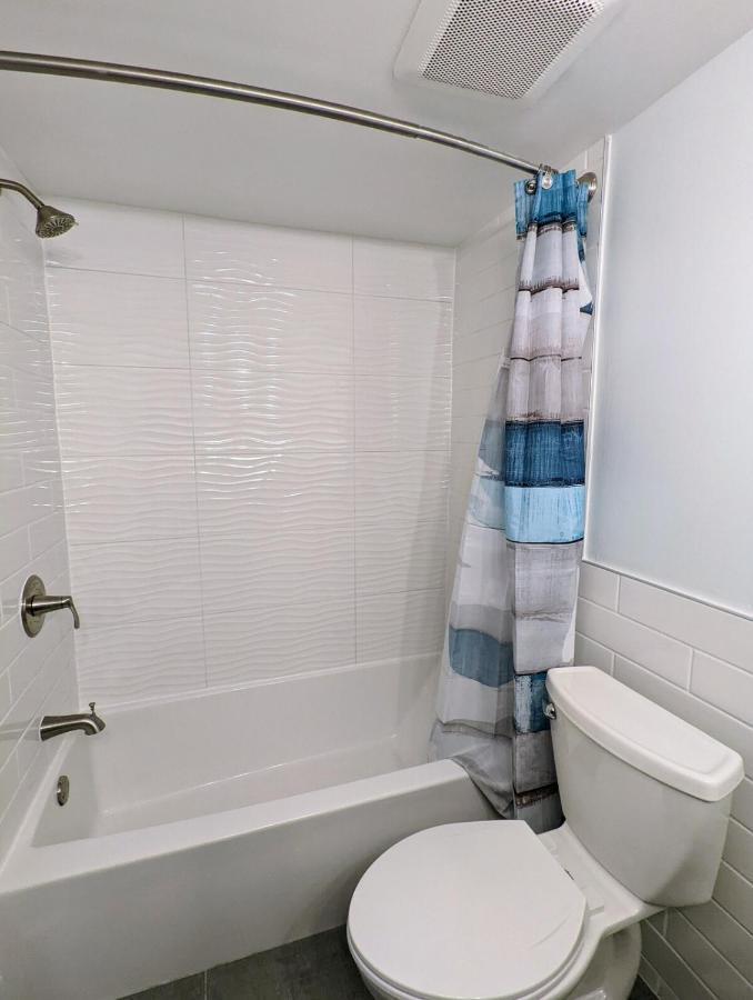 Renovated, Oceanfront Building, Boardwalk, Pool, Beach, 4 People, Cozy Studio Unit, Walk Right Out No Elevator, Kitchen, Restaurant *