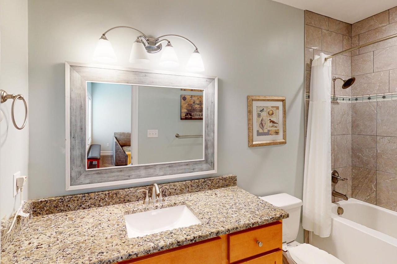 Aria * Virginia Beach