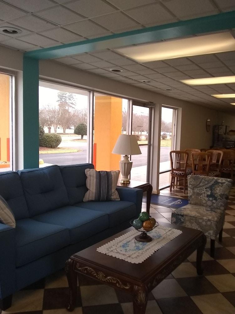 Howard Johnson By Wyndham Virginia Motel