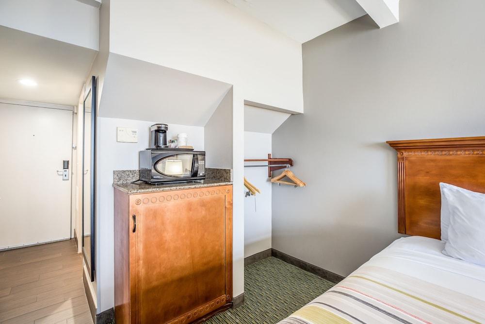 Country & By Radisson, Virginia Oceanfront , Va