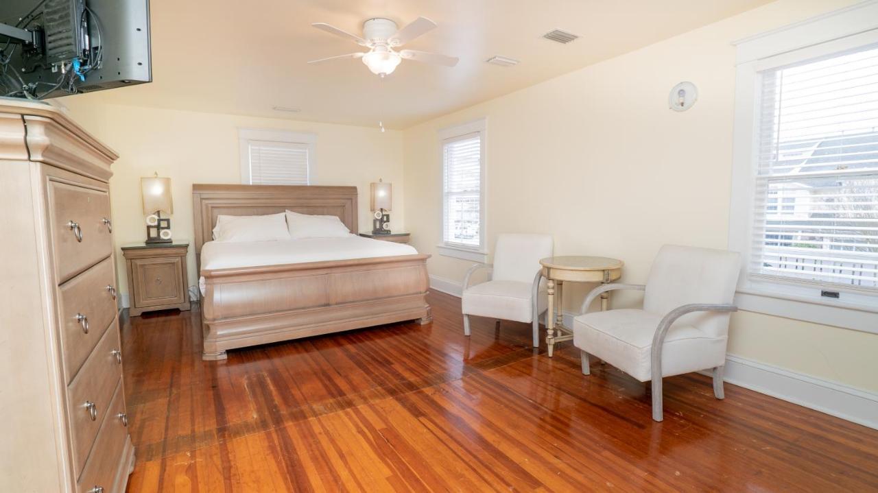 Hemingsway's Village Luxury Beach * Virginia Beach
