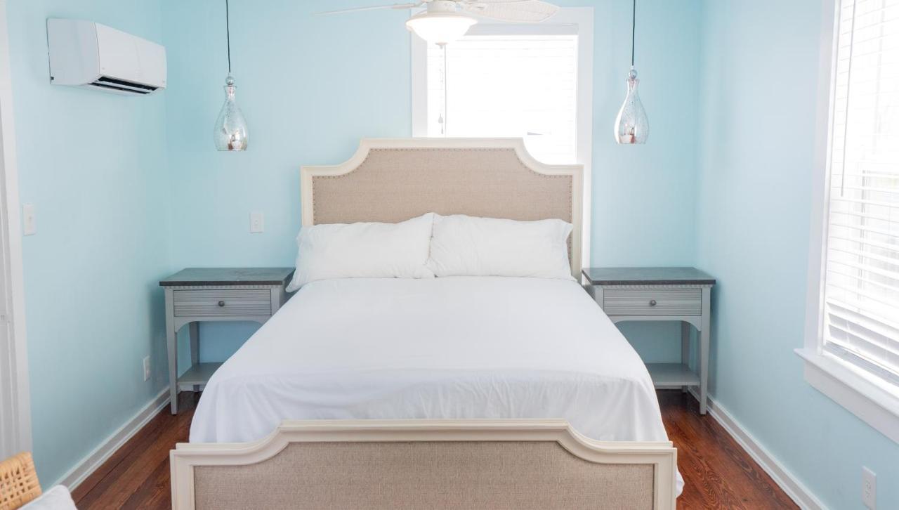 Hemingsway's Village Luxury Beach *
