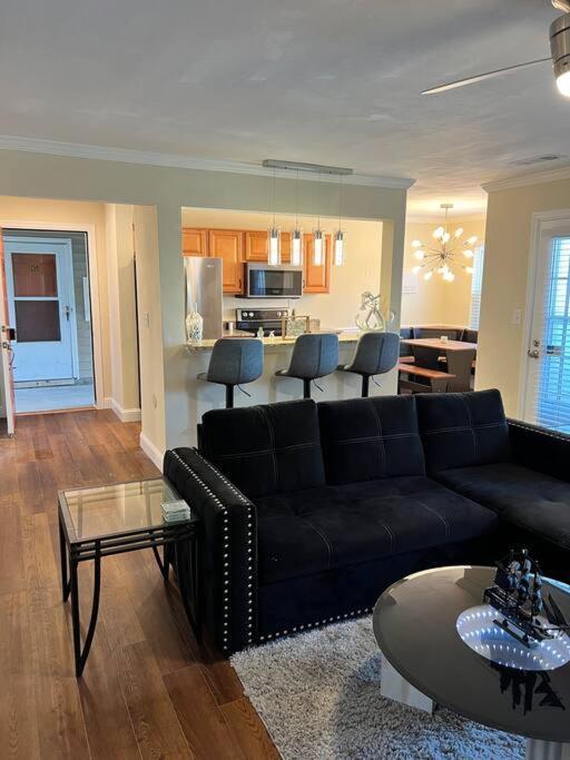 2 Brand New King Size Beds 2 Full Baths Condo! Apartment Virginia Beach