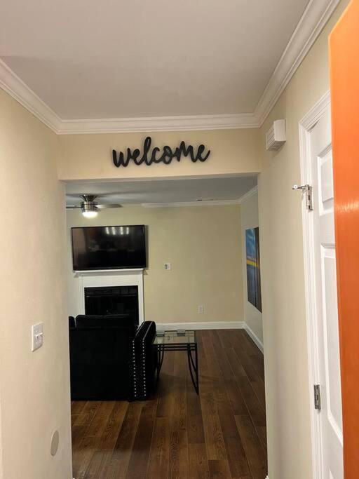 Apartment 2 Brand New King Size Beds 2 Full Baths Condo! *