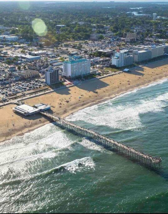 Apartment 2 Brand New King Size Beds 2 Full Baths Condo! Virginia Beach