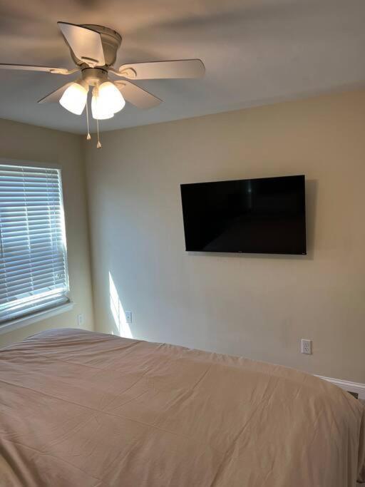 Apartment 2 Brand New King Size Beds 2 Full Baths Condo!