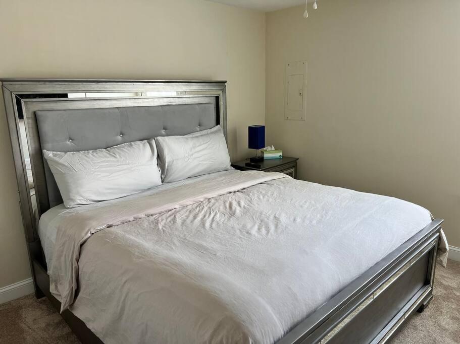 2 Brand New King Size Beds 2 Full Baths Condo! Apartment
