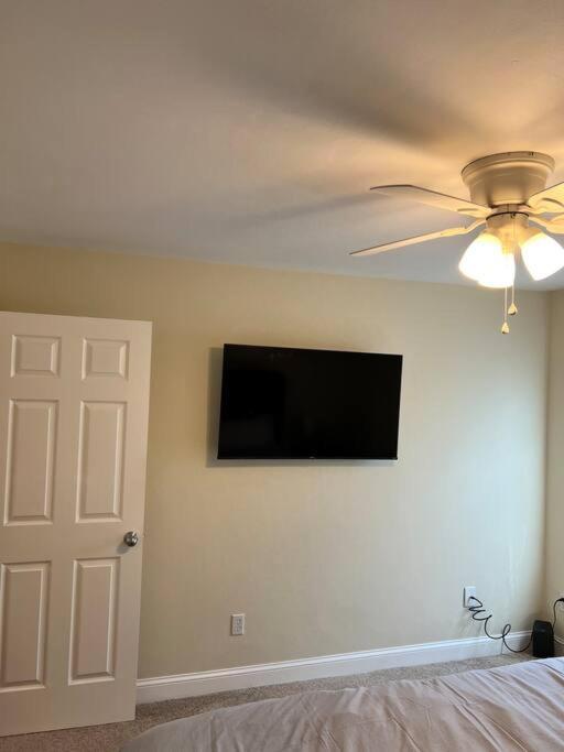 2 Brand New King Size Beds 2 Full Baths Condo! Apartment *