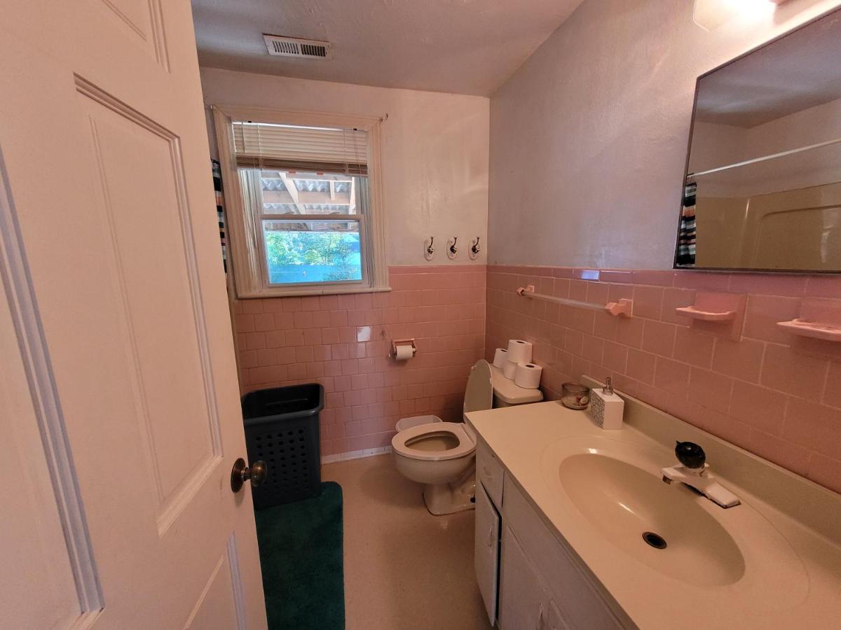 Virginia Vacation Duplex House 1 *