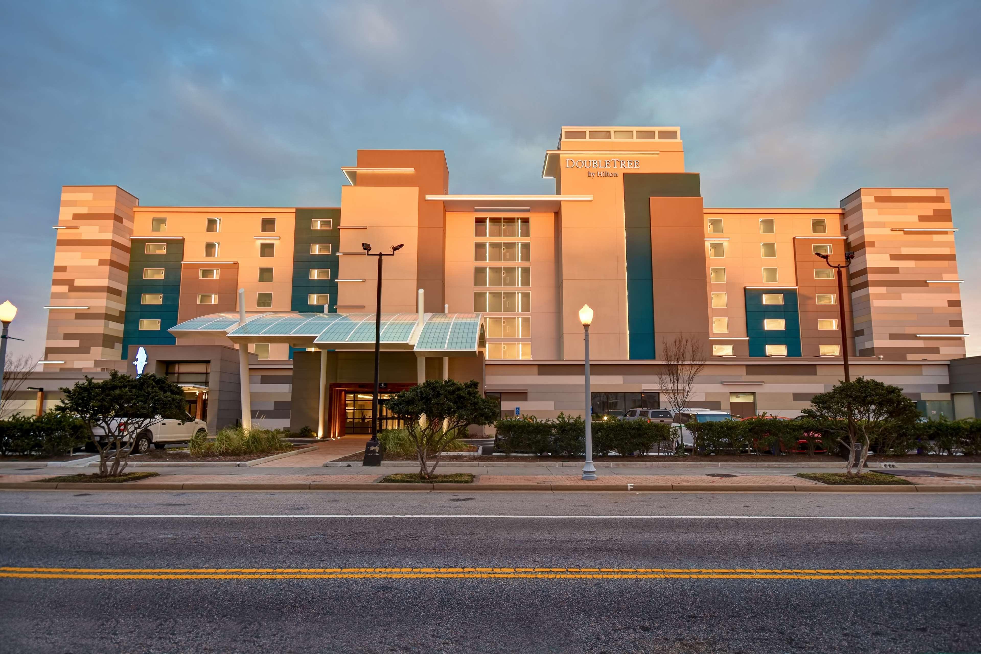 Doubletree By Hilton Oceanfront 4*