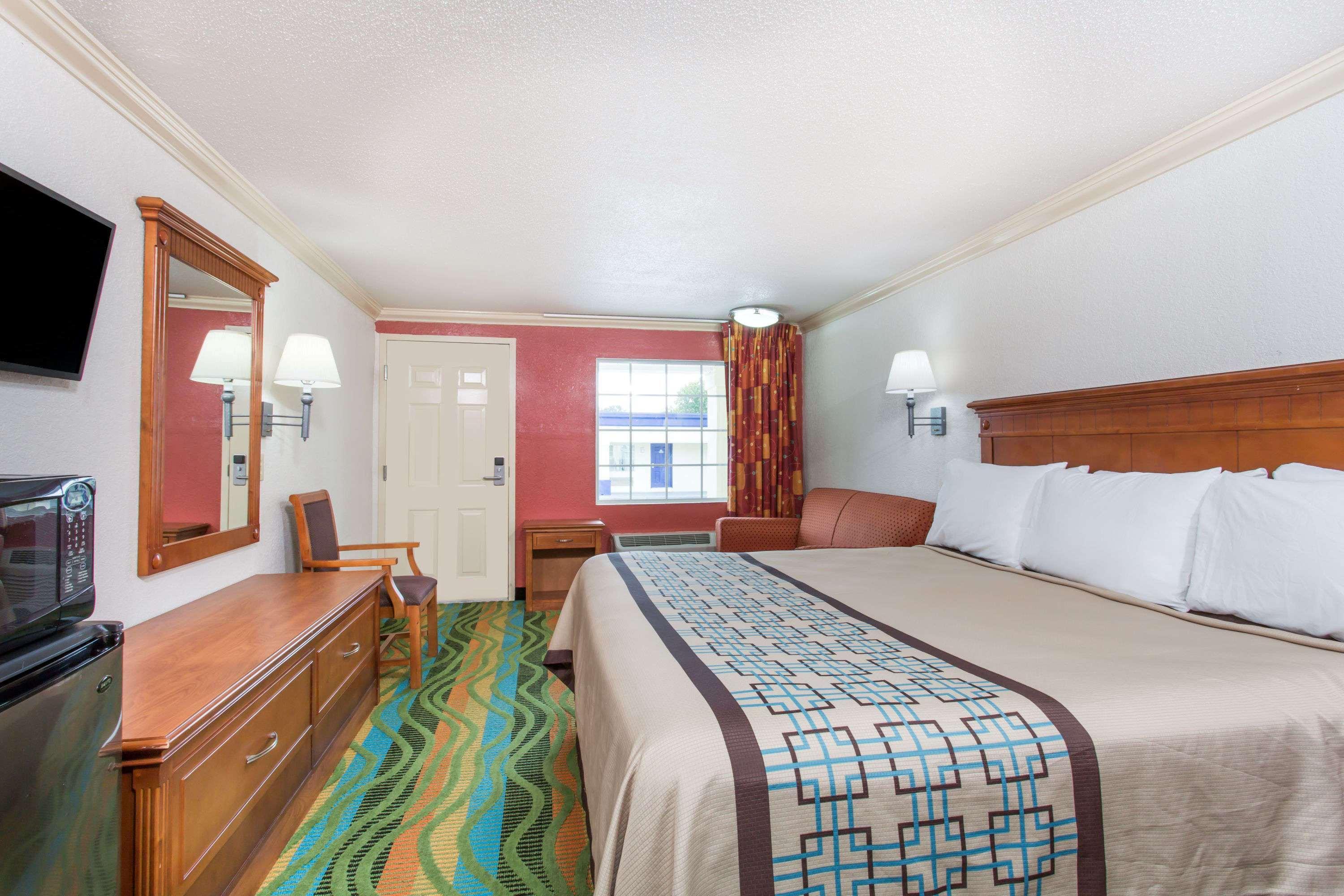 Hotel Days By Wyndham Virginia Town Center Virginia Beach
