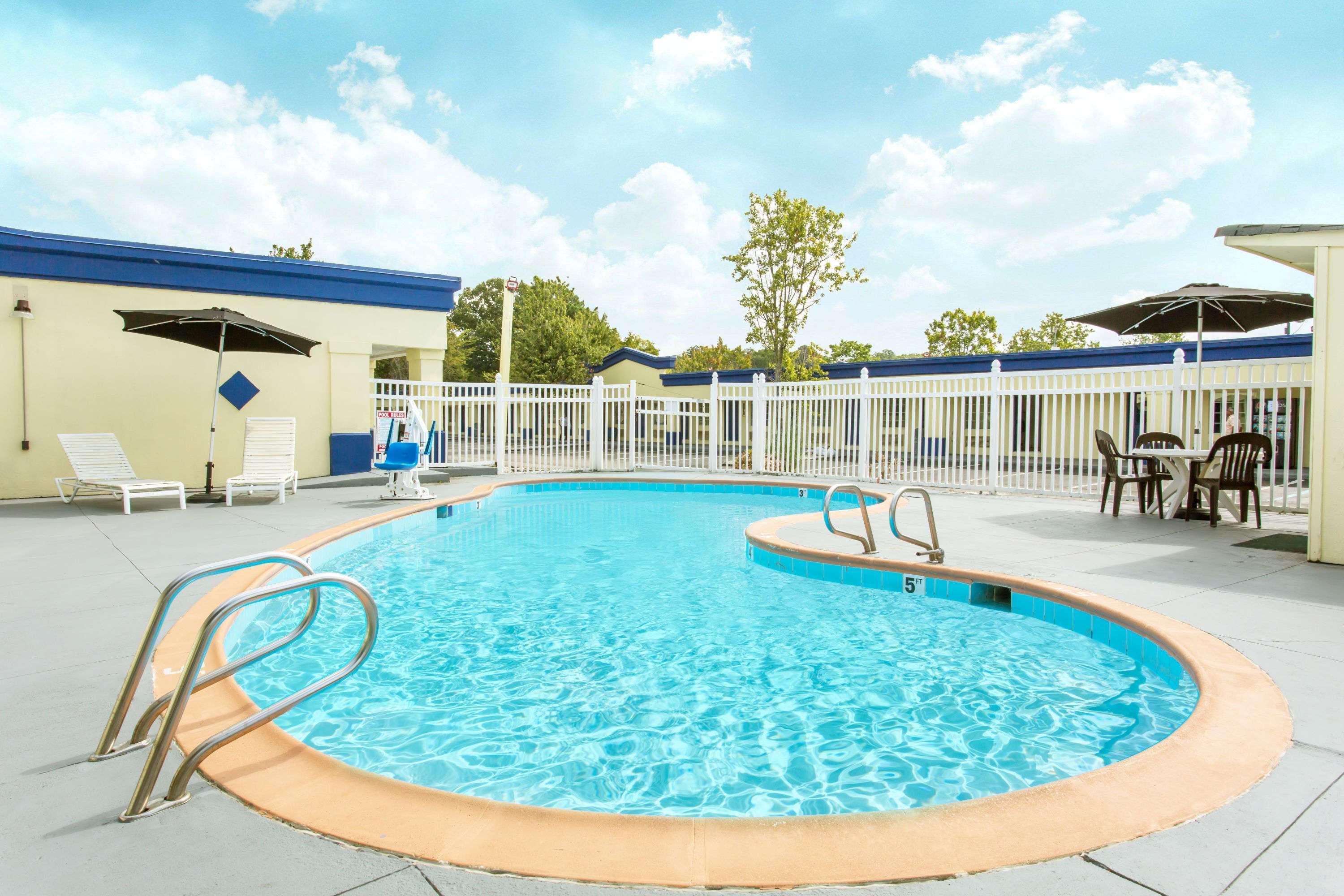 Days By Wyndham Virginia Town Center Hotel Virginia Beach