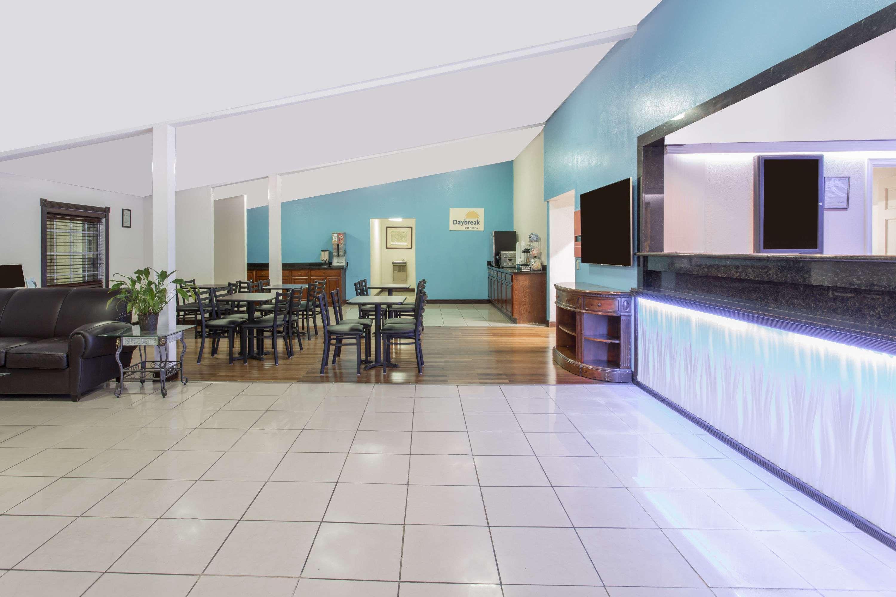Hotel Days By Wyndham Virginia Town Center Virginia Beach