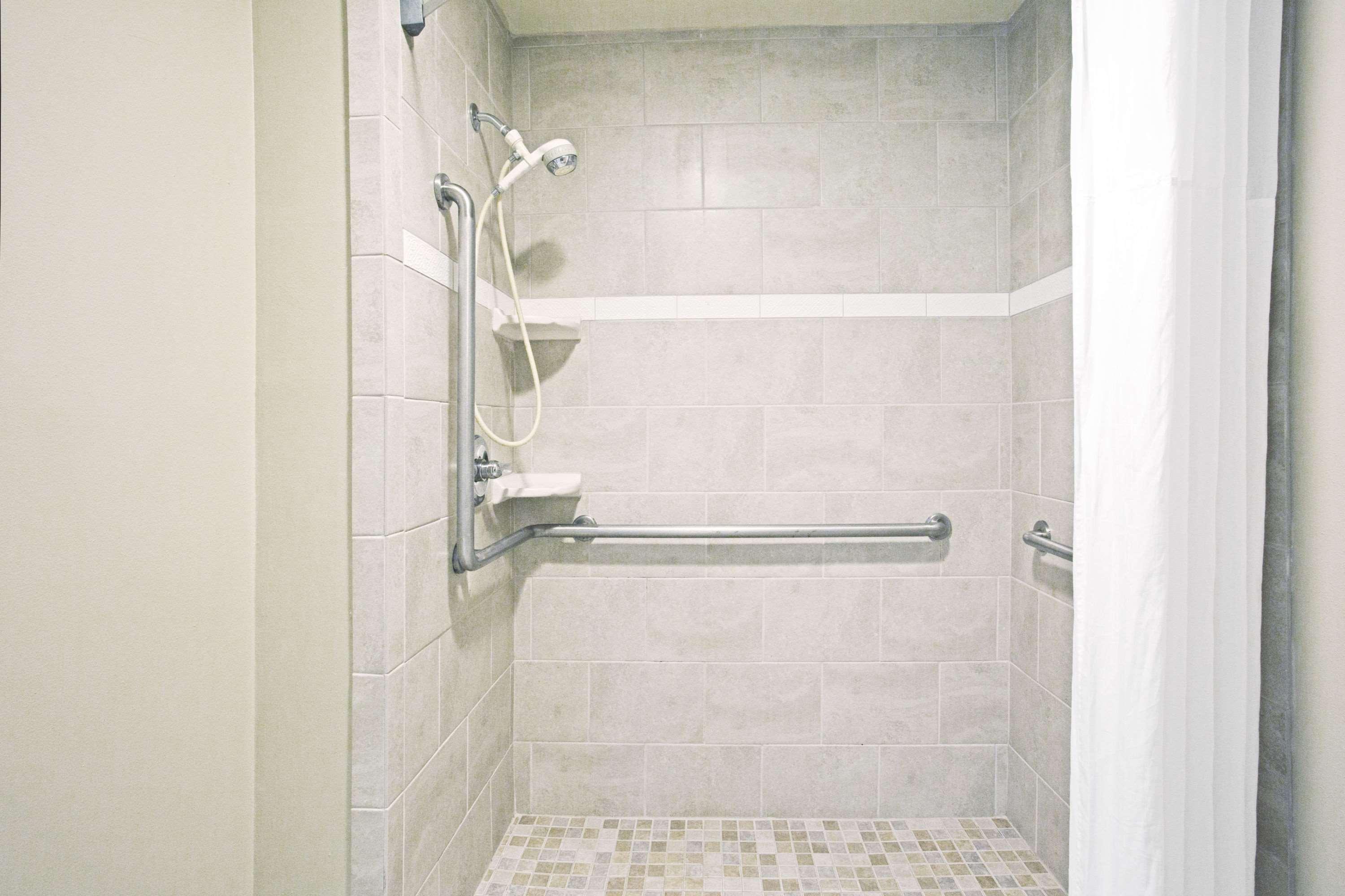 Days By Wyndham Virginia At The 2* Virginia Beach