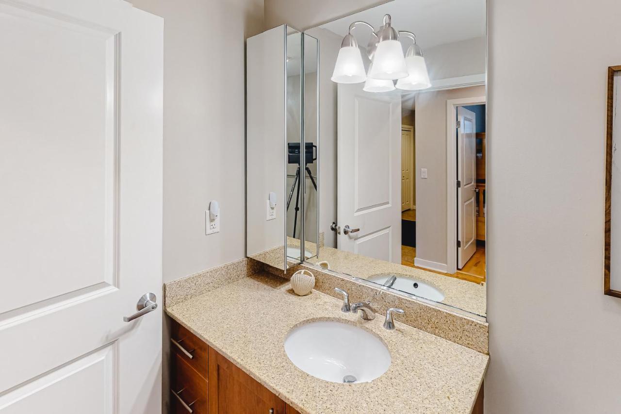 The Sanctuary - Getta Tan B238 Apartment Virginia Beach