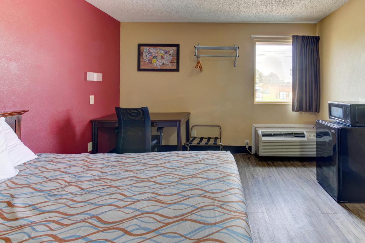 Lodge Econo Town Center *
